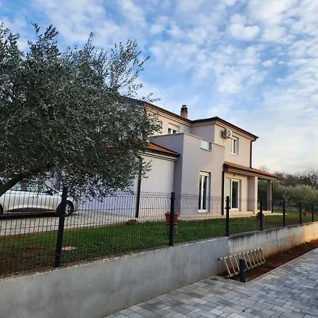 Mary Rustic * Novigrad Istria
