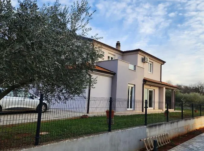 Mary * Novigrad (Istria)